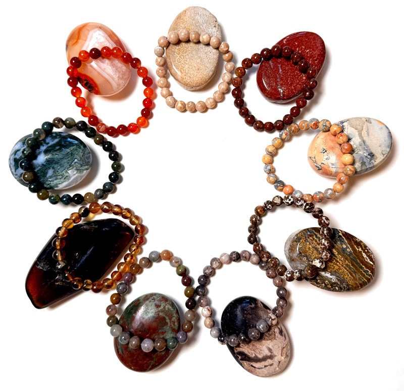 Armbänder aus indonesischen Kraftsteinen