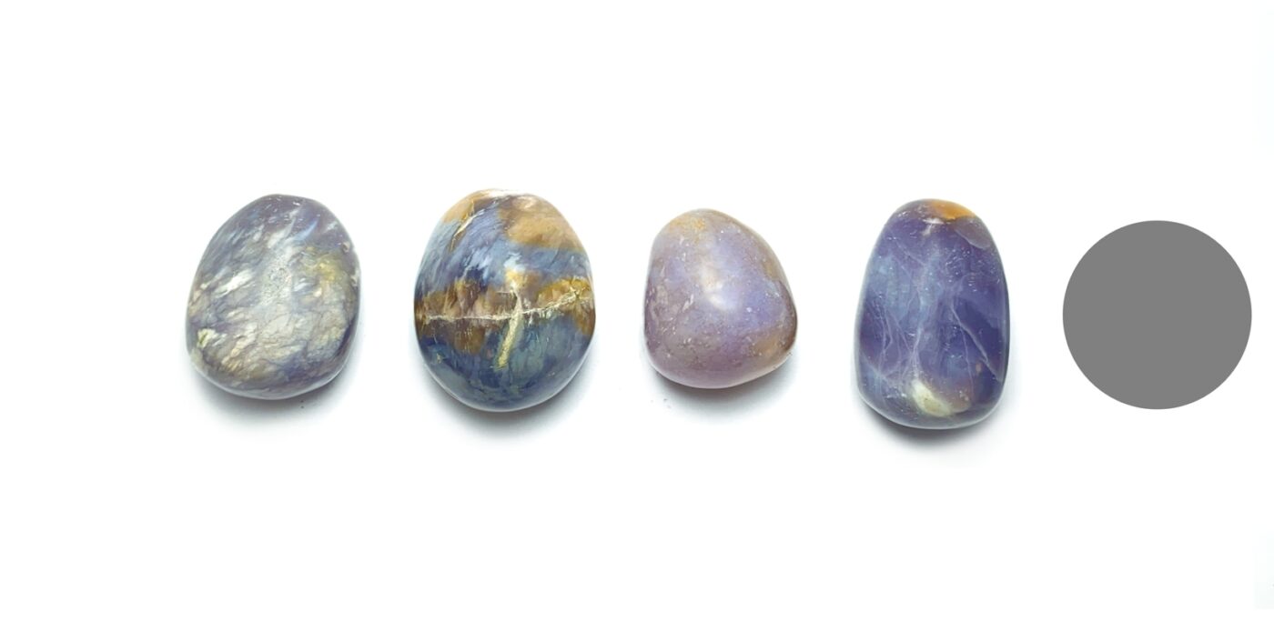Kraftstein Lavendel-Chalcedon - Trommelstein Glücksstein Handstein Handschmeichler